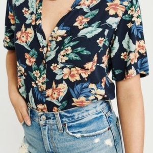 Abercrombie Getaway Shirt in Floral (size L)